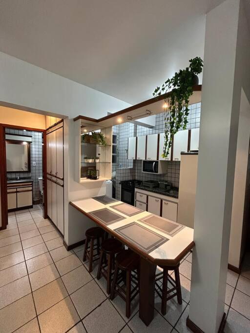 Apartamento Ap No Centrinho De Canasvieiras ,2 Quadras Mar